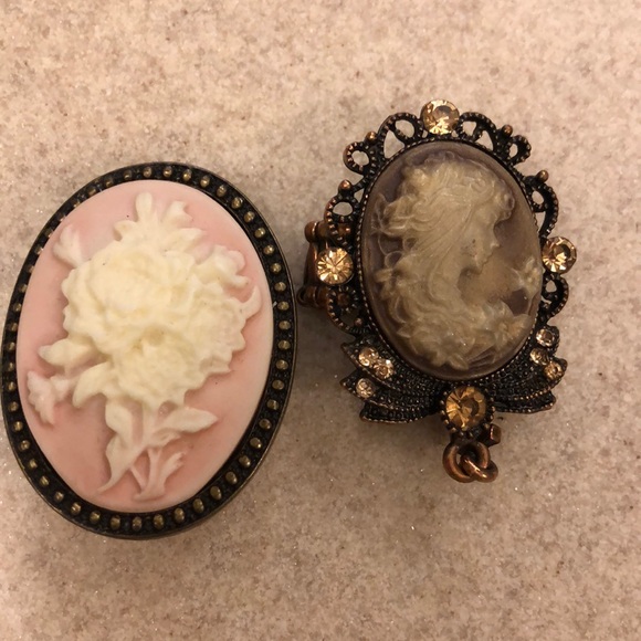 Vintage style cameo rings!! Sold as a pair! 💖💖 - Picture 3 of 5